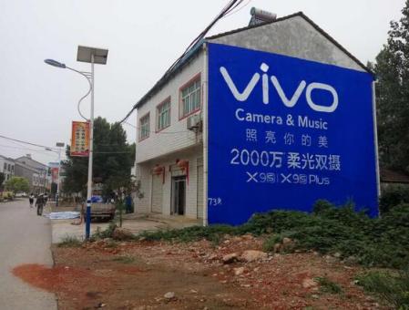景洪刷墙广告和喷绘墙体广告哪个效果好？