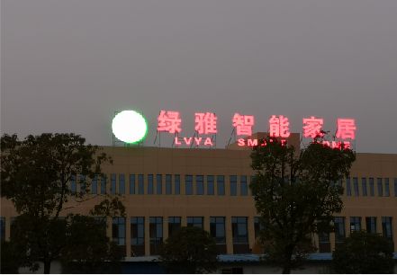 景洪楼顶冲孔发光字是怎么安装的?